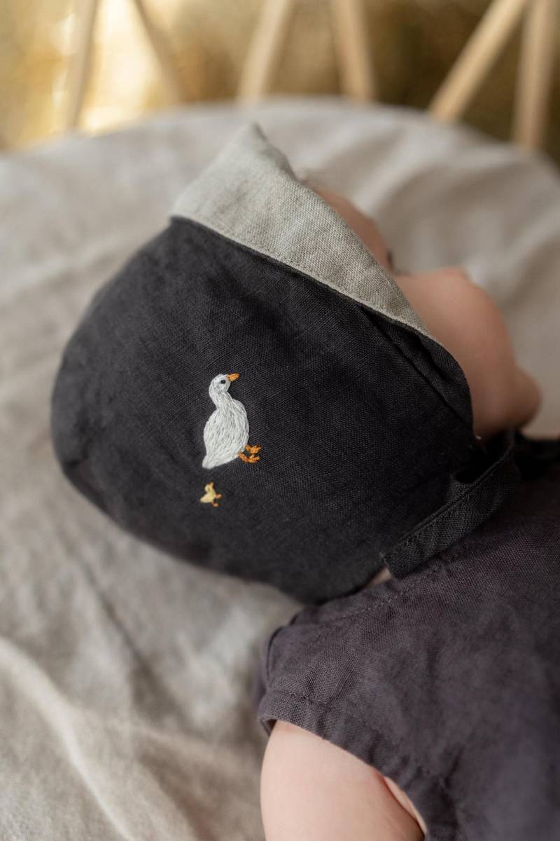 Reversible Leinen Baby Mütze Krempe Kinder Hut, Optionale Stickerei von LaPetiteAlice