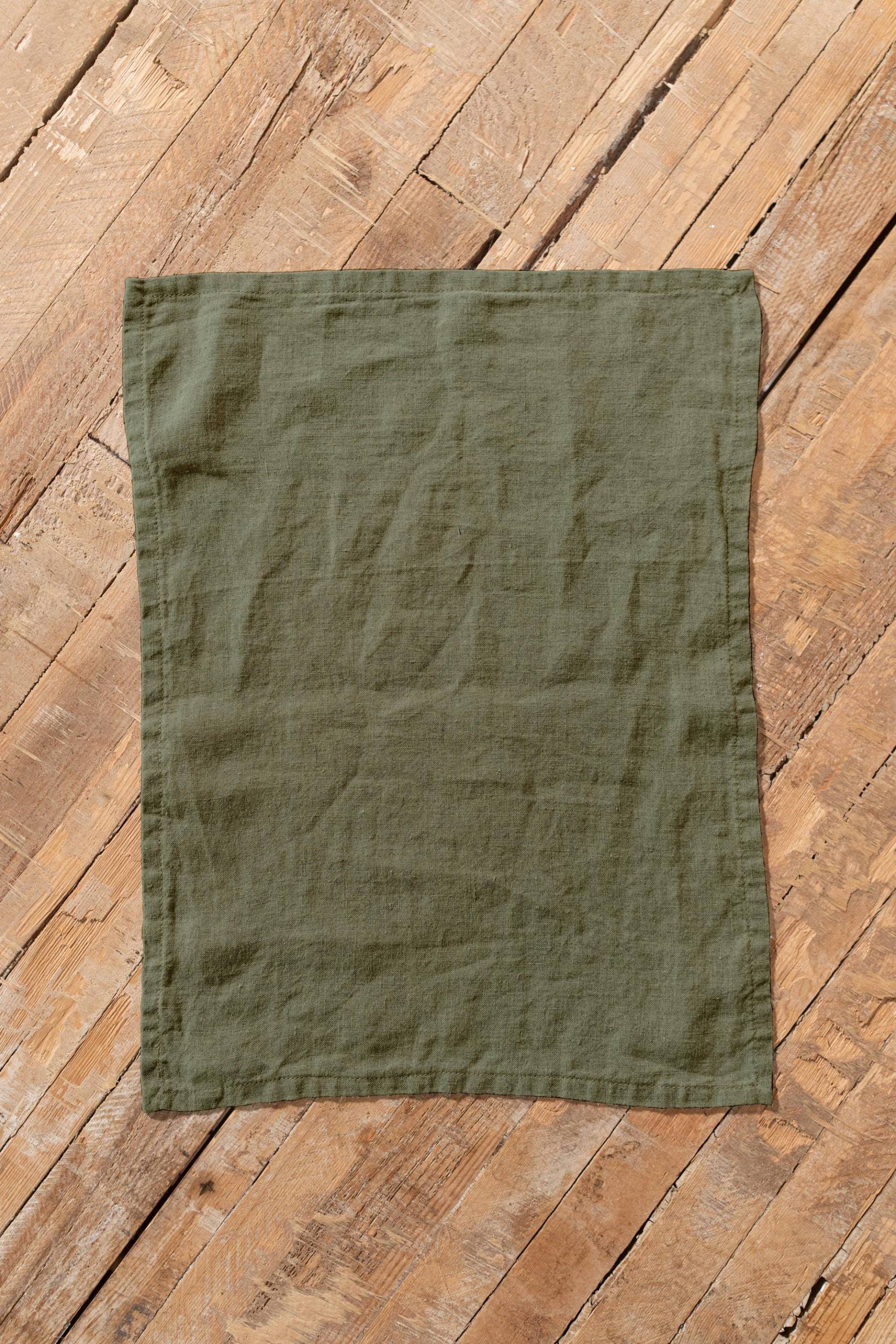 Silbergrünes Leinen Tischset Weicher Stoff, Bestickt von LaPetiteAlice