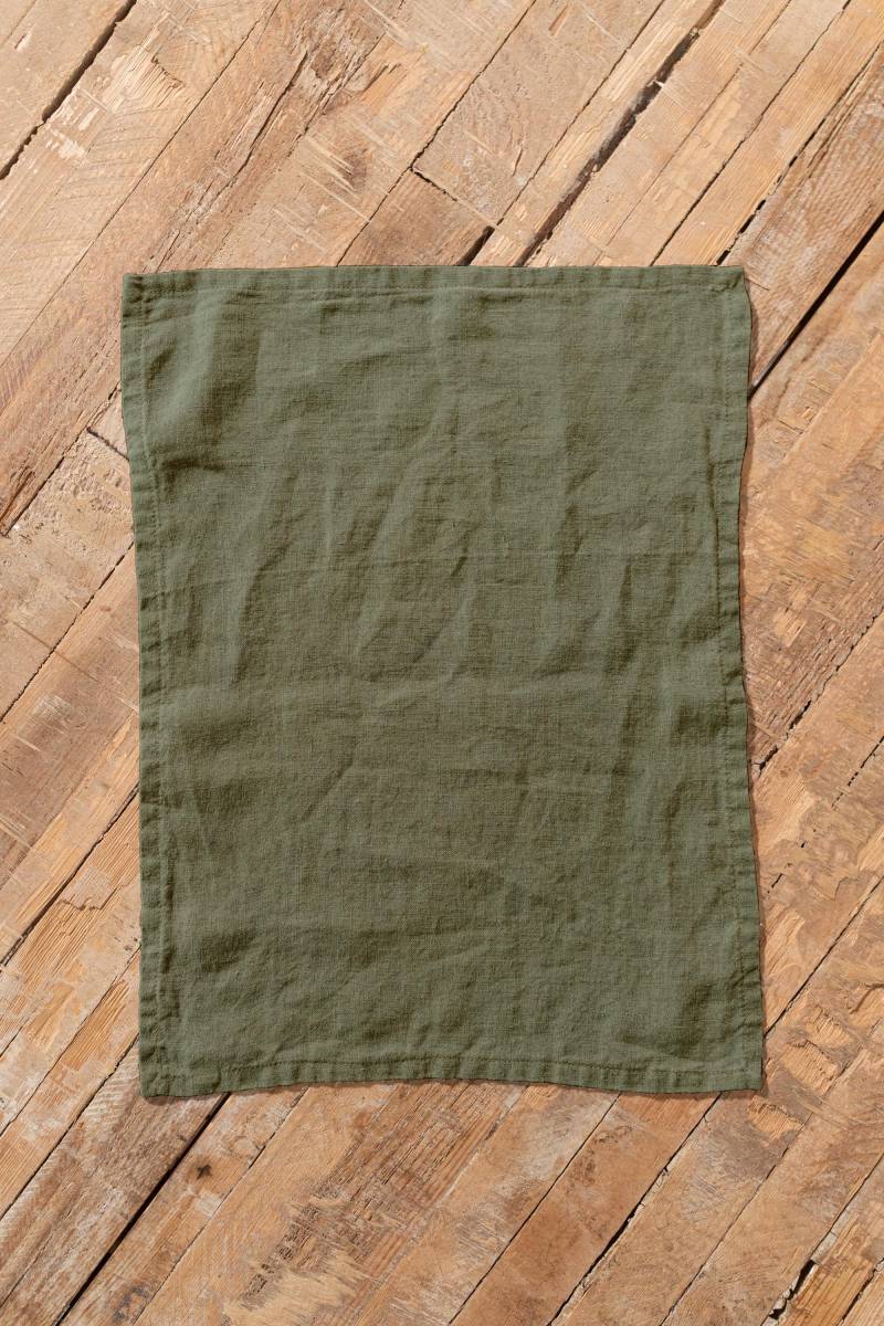 Silbergrünes Leinen Tischset Weicher Stoff, Bestickt von LaPetiteAlice