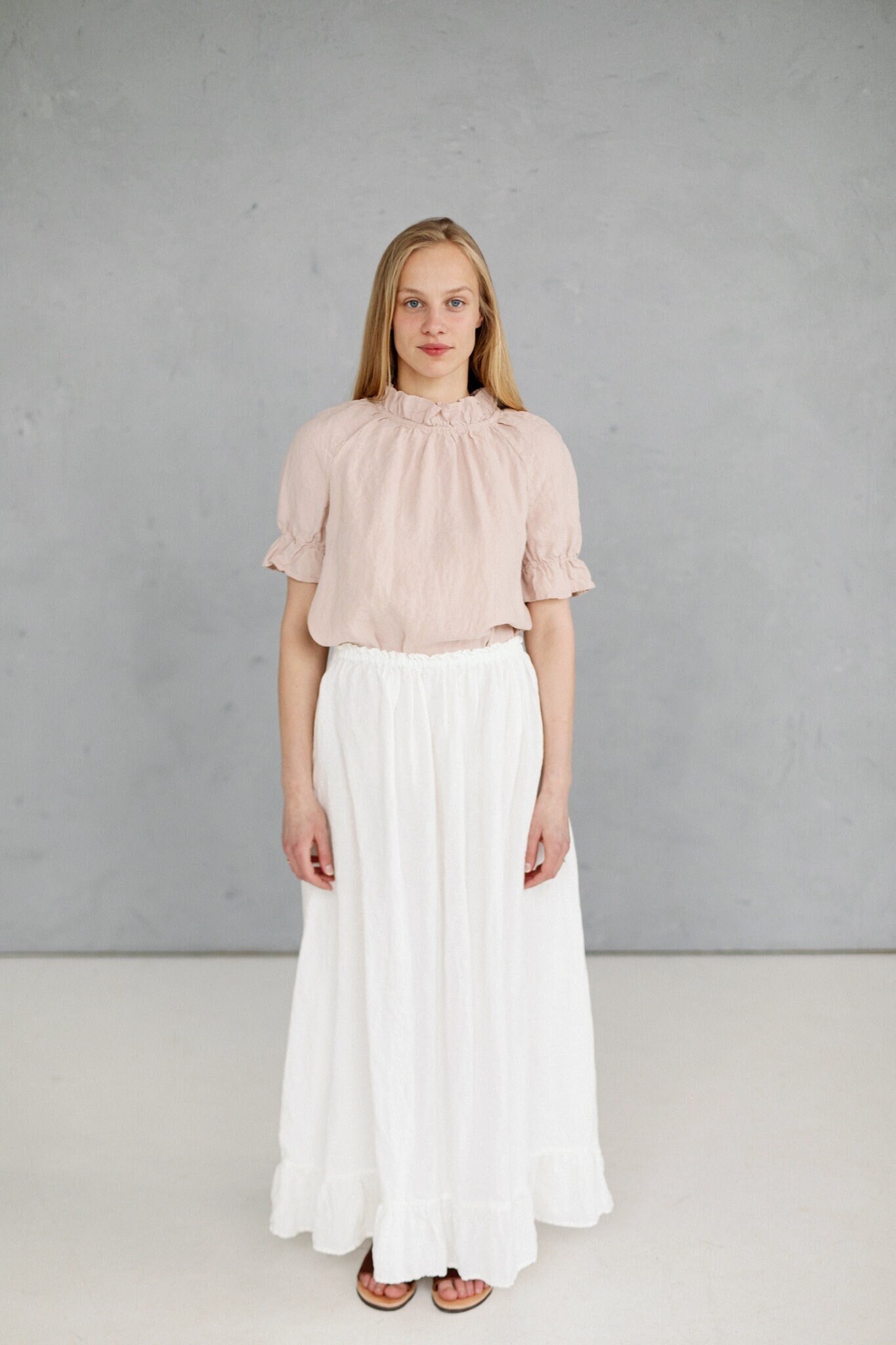 Übergroße Leinen-Rüschen-Tunika Mit Kurzen Ärmeln Layla, Stehkragen-Bluse, Umstandsshirt, Leinen-Top in Übergröße | Optional Stickerei von LaPetiteAlice