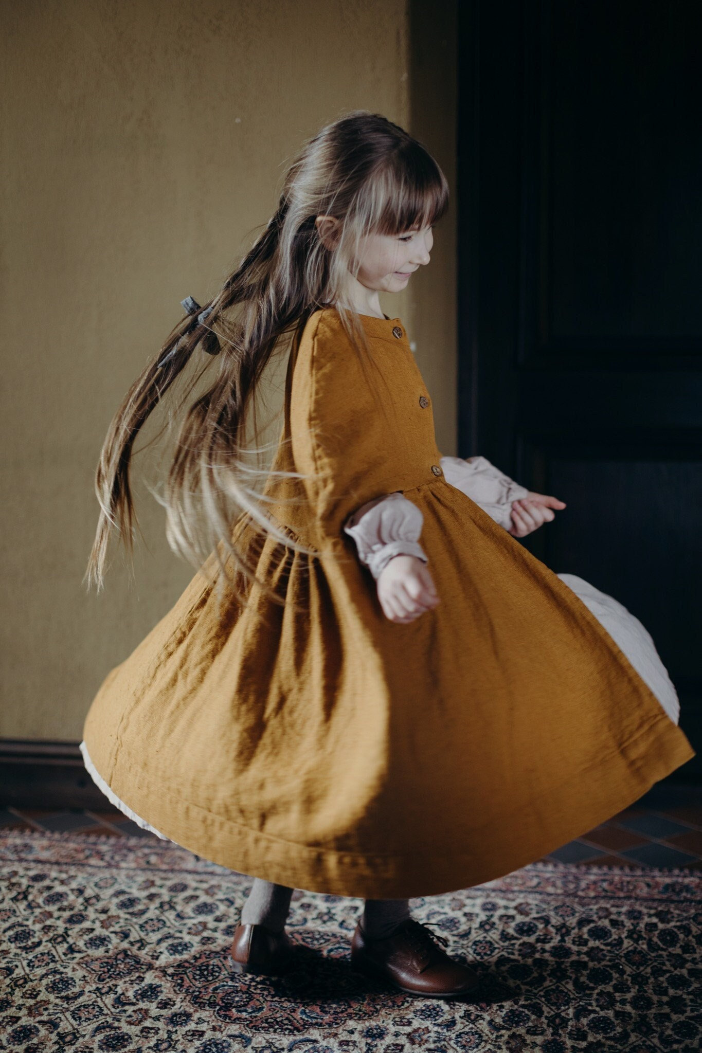 Warmes Leinen Poncho-Kleid Charlotte Swing Coat Mit Optionaler Stickerei von LaPetiteAlice