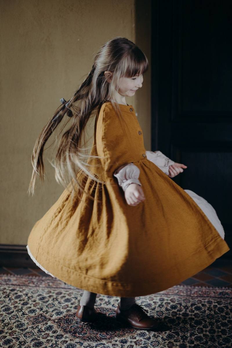 Warmes Leinen Poncho-Kleid Charlotte Swing Coat Mit Optionaler Stickerei von LaPetiteAlice