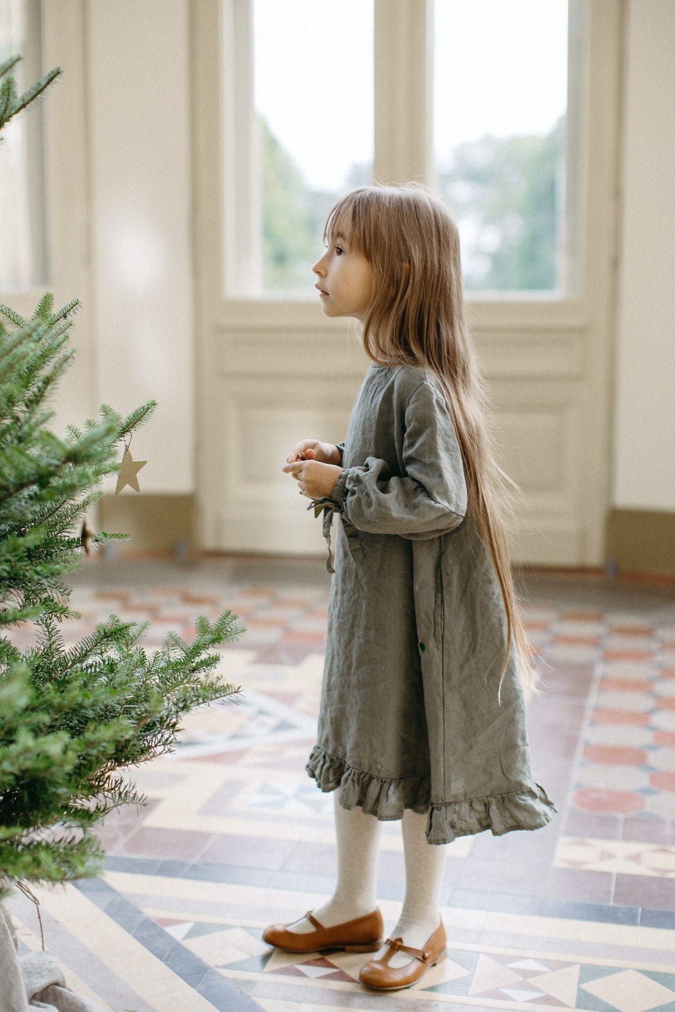 Weihnachtliches Leinenkleid Für Mädchen Boho Rüschen Kleid, Optional Mit Stickerei von LaPetiteAlice