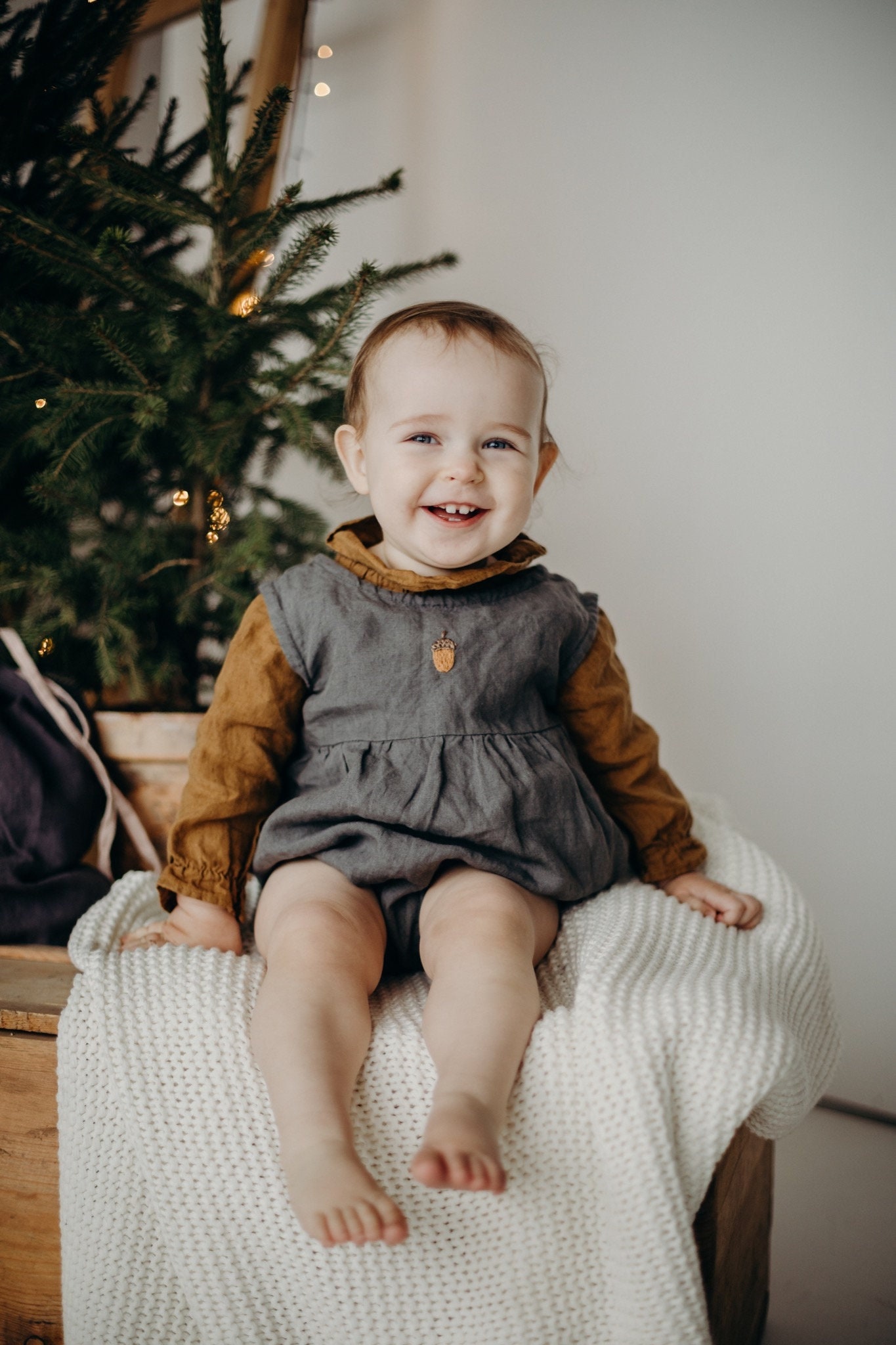 Weihnachtsleinen Babystrampler Weich Gewaschenes Leinen, Optional Mit Stickerei von LaPetiteAlice