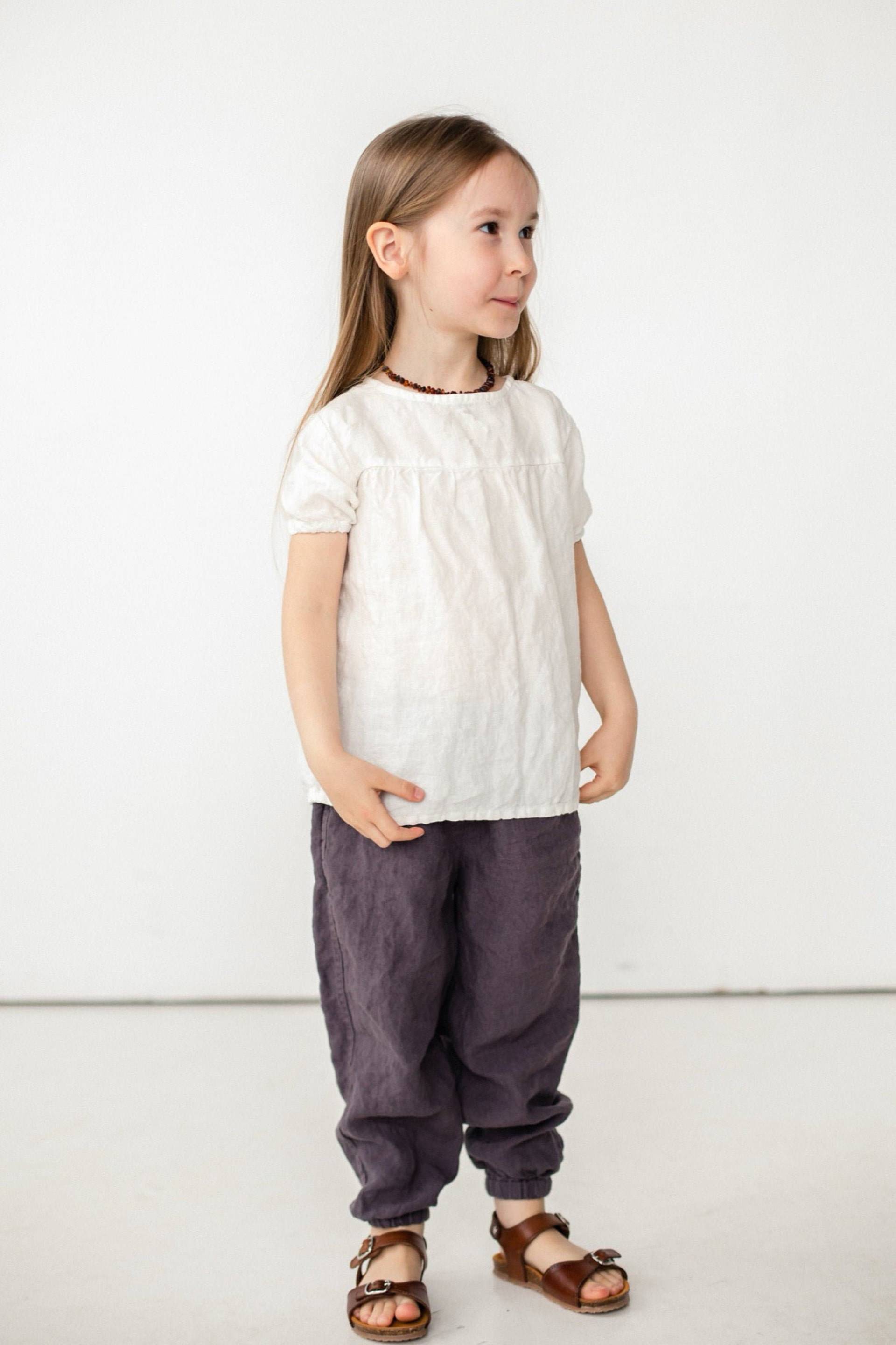 Weiße Leinen Tunika Für Mädchen Kurzarm-Bluse Mit Optionaler Stickerei von LaPetiteAlice