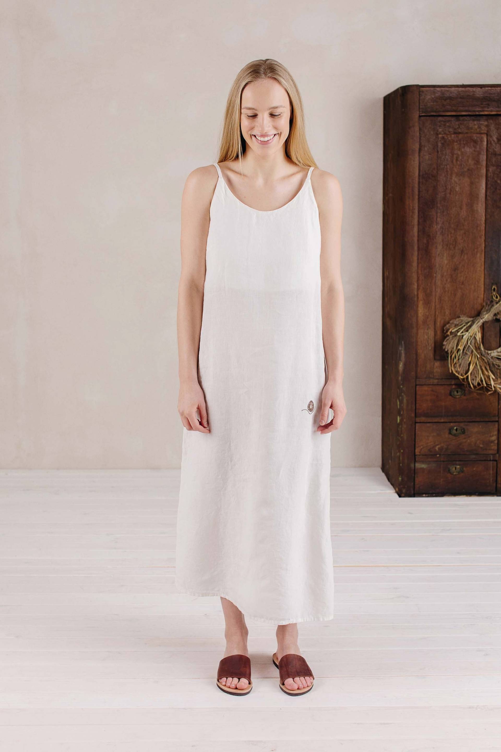 Weißes Leinen Maxi Kleid Ärmelloses Sommerkleid Mit Taschen von LaPetiteAlice