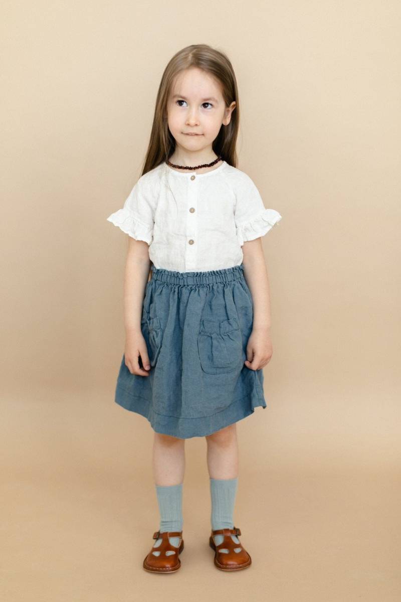 Weißes Mädchen Leinen Hemd Rüschenärmel Sommer Top von LaPetiteAlice