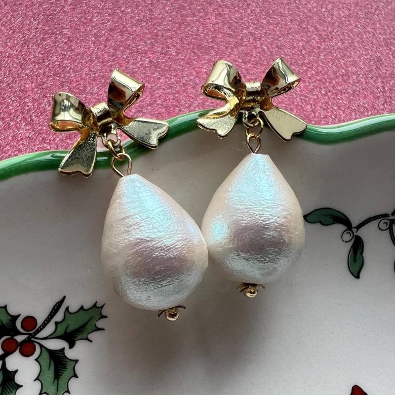 Perlen Ohrringe Mit Schleifen | Tropfenperle Klassisch-Elegant| Weihnachten Und Festliche Anlässe von LaPintade