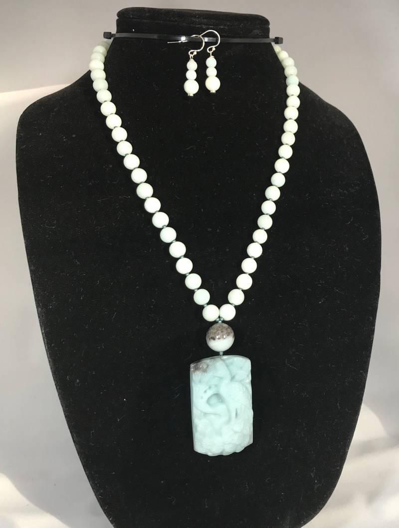 Aqua Aventurin Perlenkette Mit Jade Pfau Anhänger Und Passenden Ohrringen Aqua Aventurin Perlenkette Mit Jade Pfau Anhänger Und Passenden Ohrringen von LaRosaGems