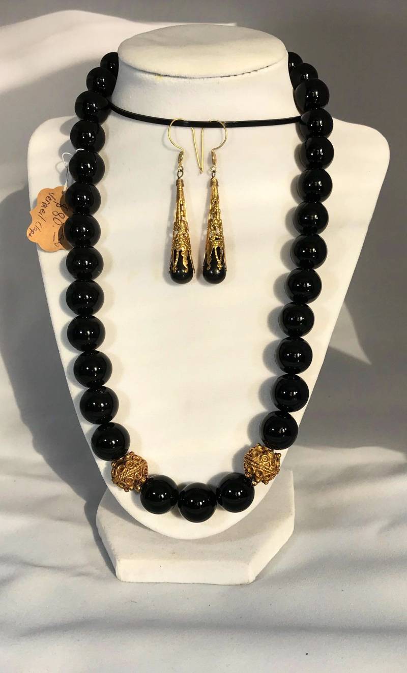 Natürliche Schwarze Achat Onyx Halskette Mit Ohrringen Natürliche Schwarze Achat Onyx Halskette Mit Ohrringen von LaRosaGems