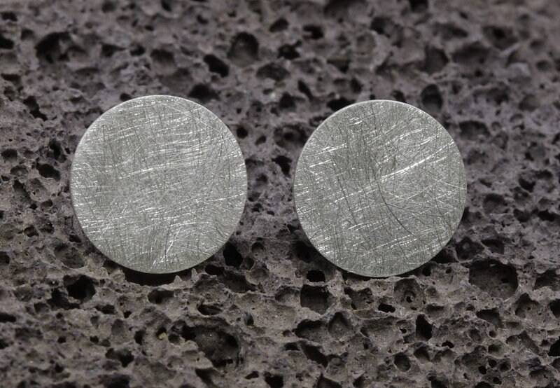 Silberohrstecker Rund Und Mattiert Mittel Silberohrstecker Rund Und Mattiert Mittel von LaRosaSchmuck