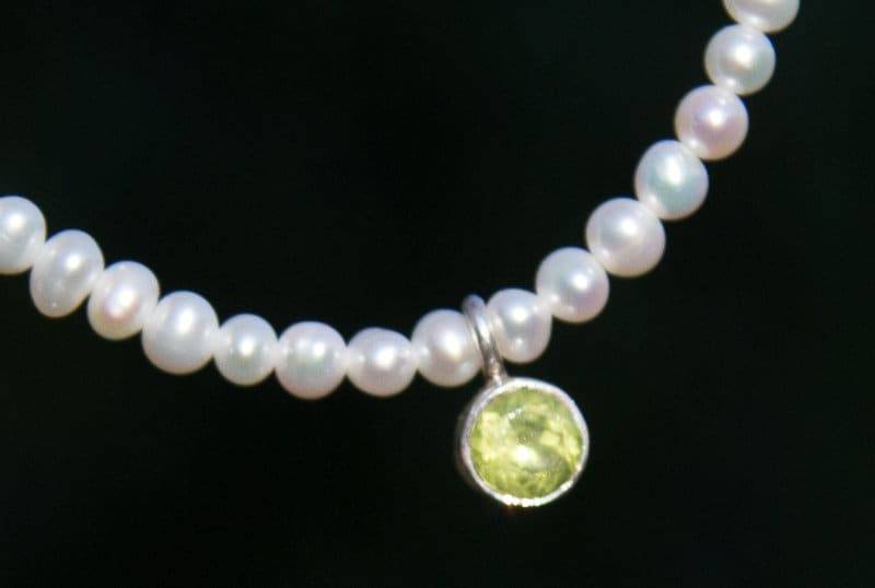 Süßwasserperlenkette Mit Peridotanhänger von LaRosaSchmuck