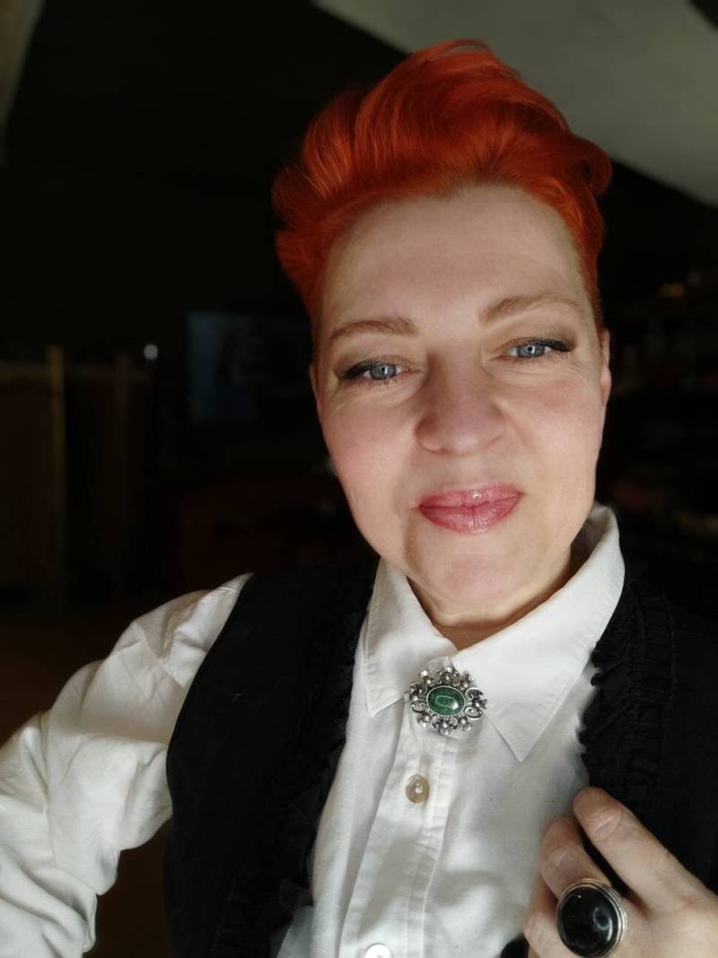 Grüner Stein Silber Ton Brosche Elegante Vintage Stil Anstecknadel von LaSkut