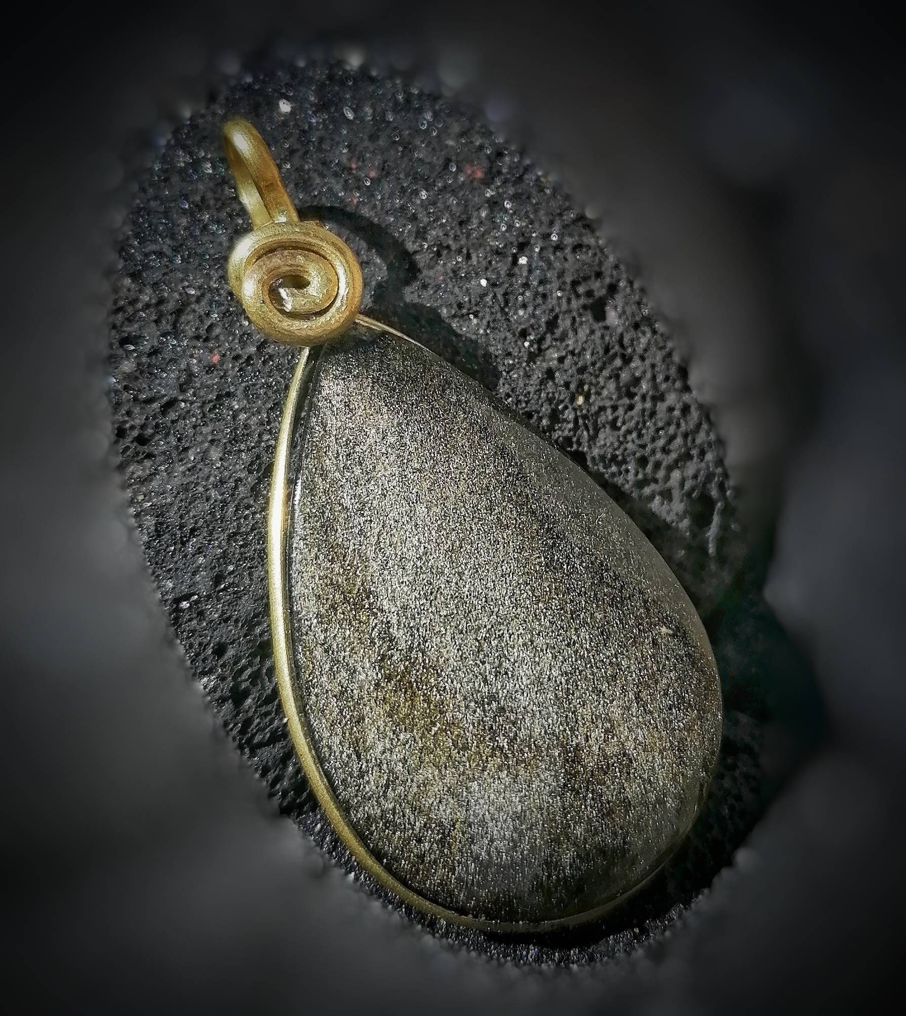 Goldobsidian Anhänger Träne Dorado von LaSombrilla