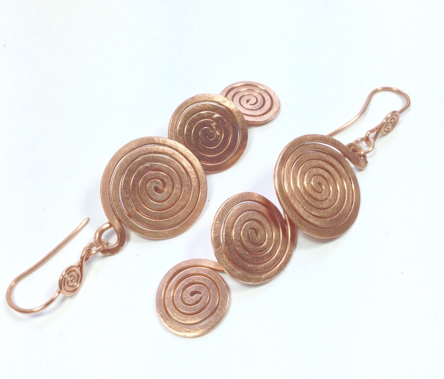 Lange Spiralohrringe 3 Spiralen Kupfer "Eternity' von LaSombrilla