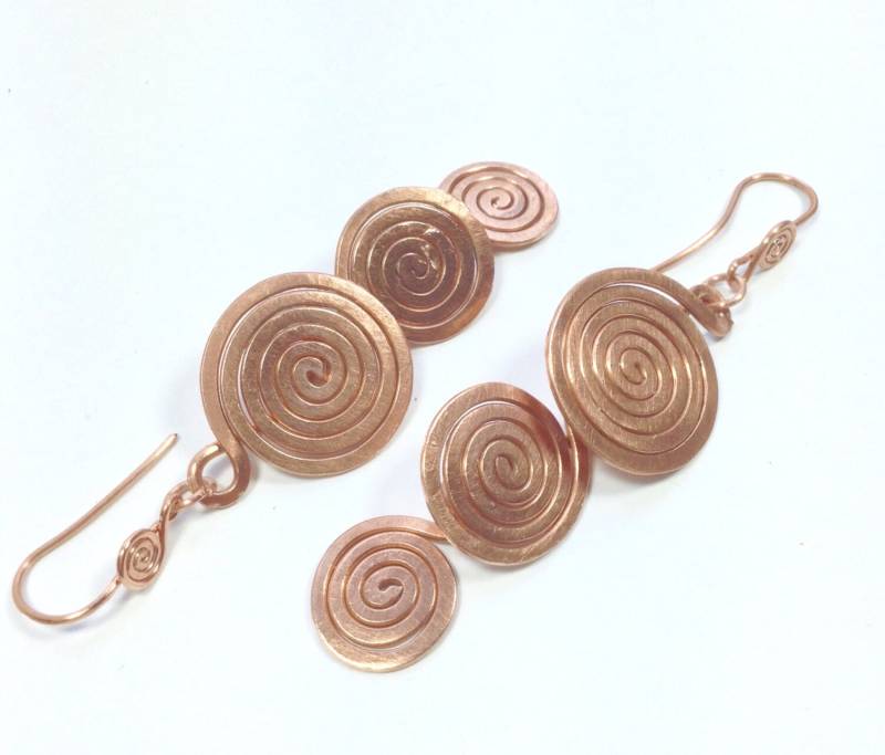 Lange Spiralohrringe 3 Spiralen Kupfer "Eternity' von LaSombrilla