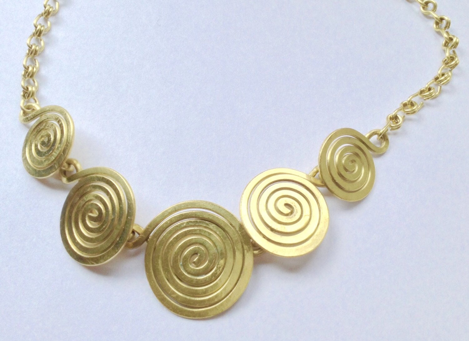 Spiralen Halskette in Messing 5 Infinty von LaSombrilla