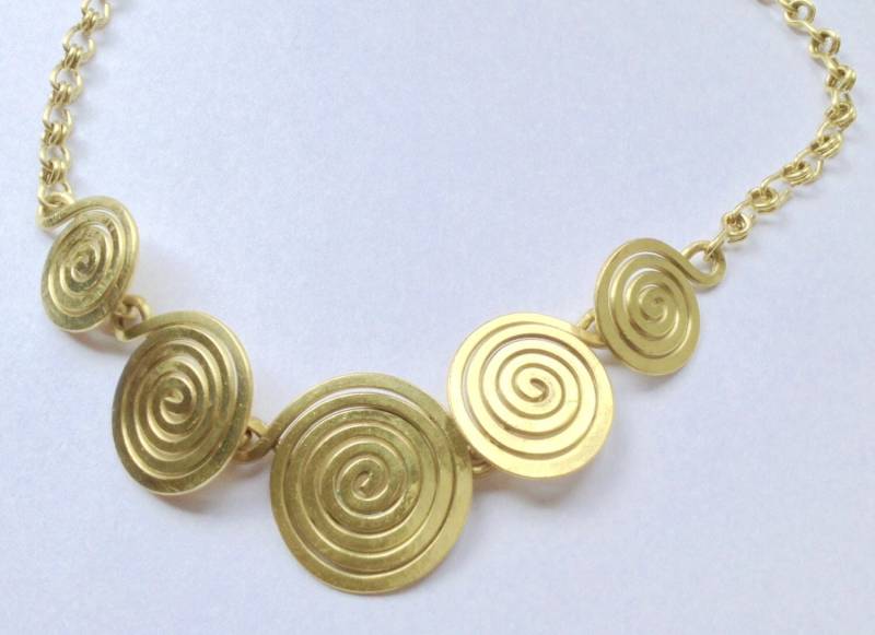 Spiralen Halskette in Messing 5 Infinty von LaSombrilla