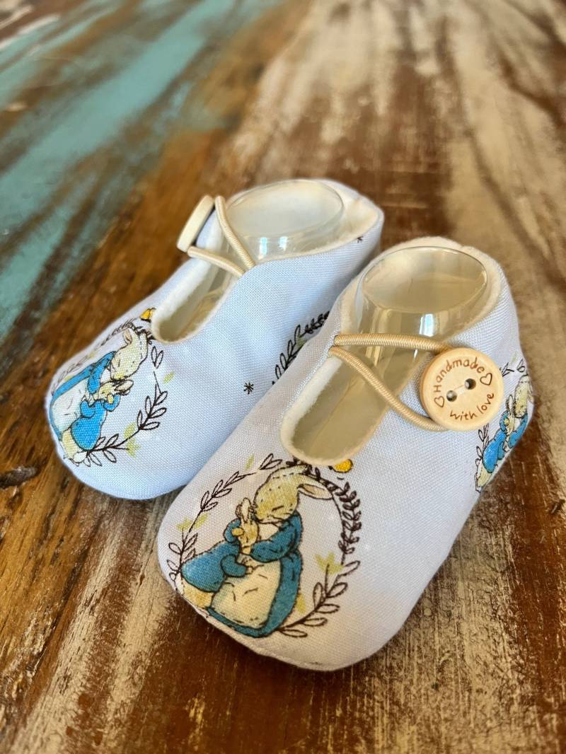Babyschuhe Von Peter Rabbit Und Seiner Mama - Verschiedene Größen von LaSrtaAbril