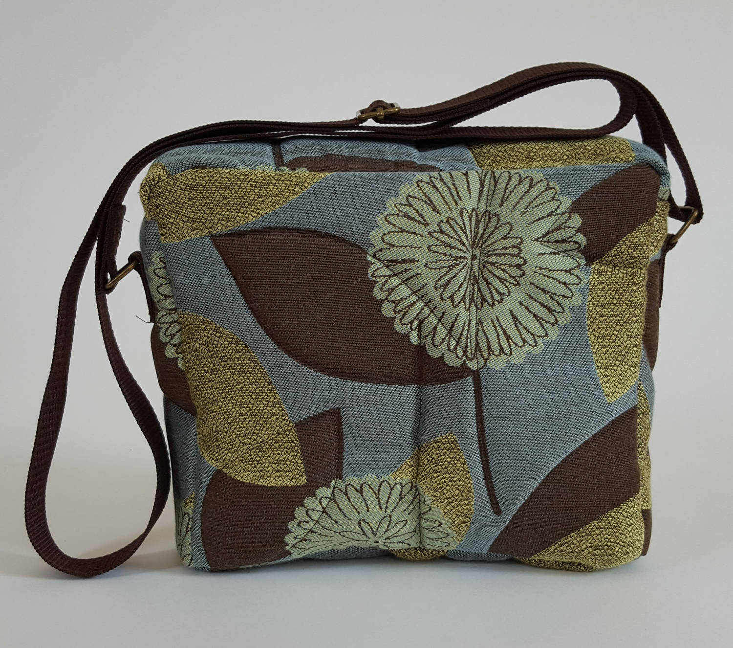 Die Umhängetasche "A Walk Entlang Der Themse" Grau, Grün, Gold, Braun Brokat, Arbeiten, Spielen, Reisen, Leicht, Robust, Waschbar Und Unverwechselbar Die Umhängetasche "A Walk Entlang Der Themse" Grau, Grün, Gold, Braun Brokat, Arbeiten, Spielen, Reisen, Leicht, Robust, Waschbar Und Unverwechselbar von LaTascaDesign