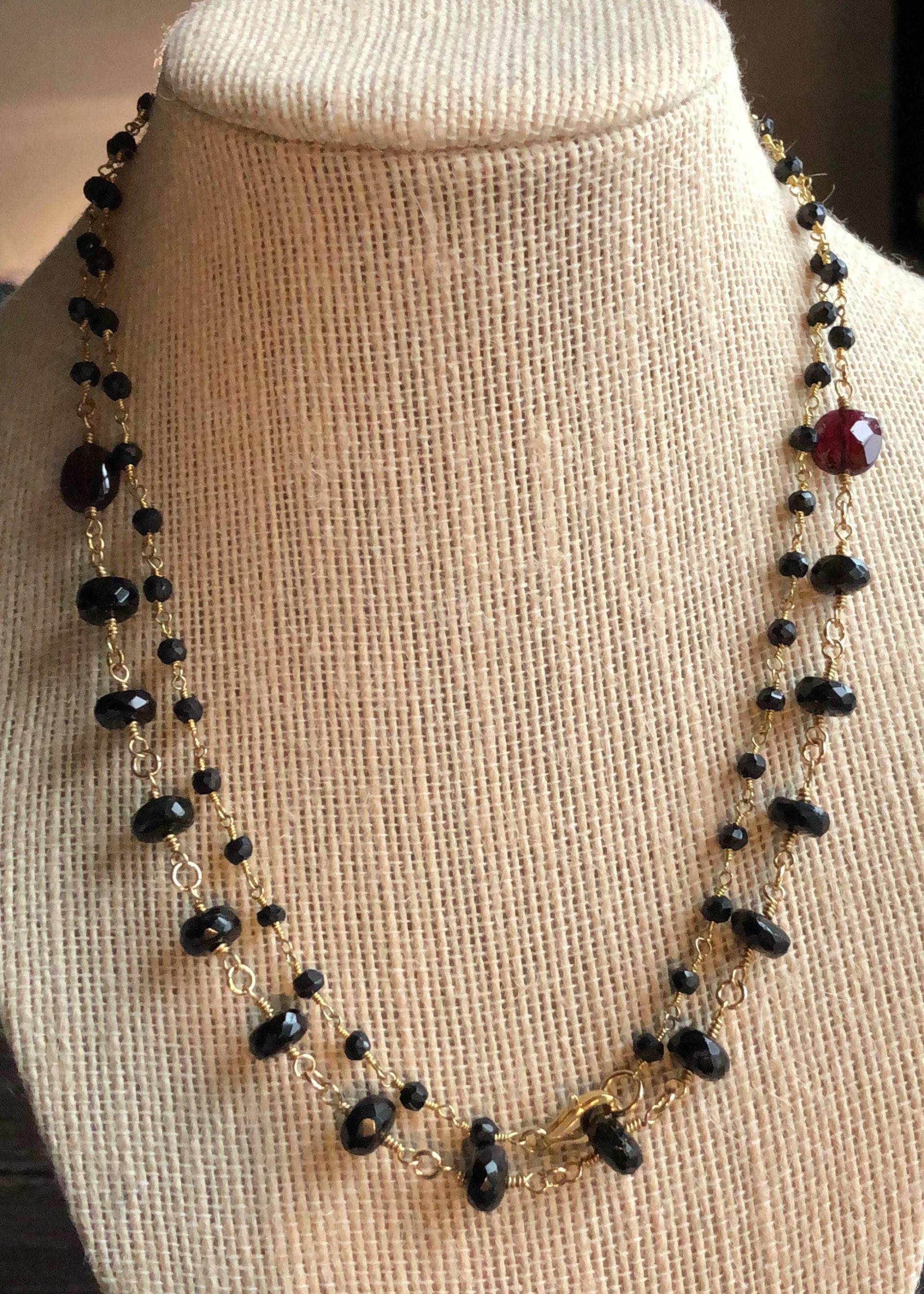 Draht Gewickelt Schwarz Onyx Und Granat Akzent Lange Halskette/Echte Edelstein Schmuck Draht Gewickelt Schwarz Onyx Und Granat Akzent Lange Halskette/Echte Edelstein Schmuck von LaVieEnRoseJewelry