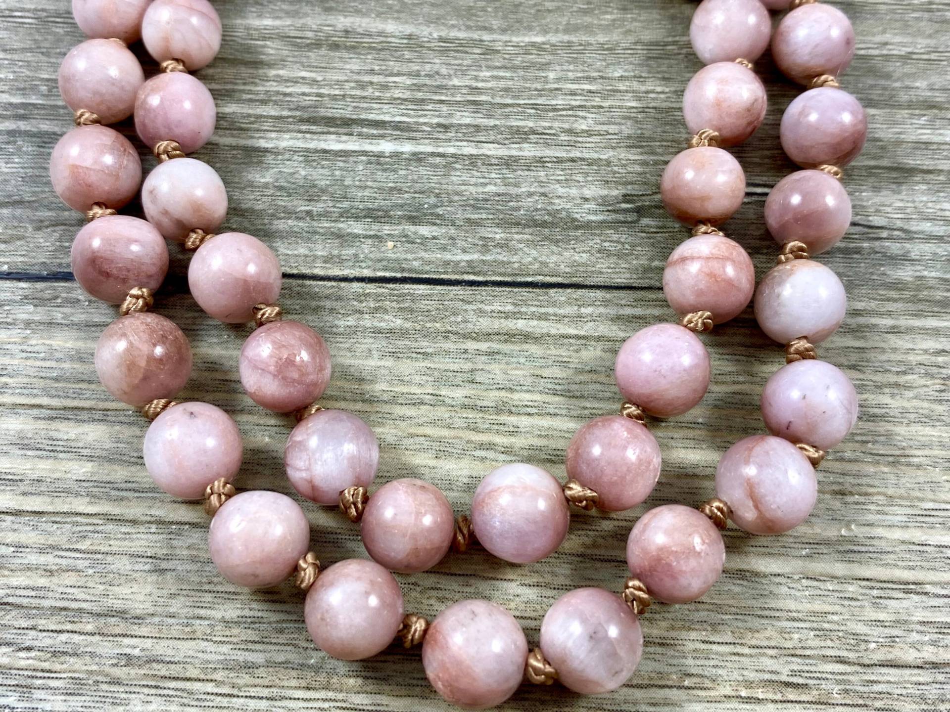 Lange Kunzit Handgeknüpfte Halskette Mit Mookait Nugget Anhänger Lange Kunzit Handgeknüpfte Halskette Mit Mookait Nugget Anhänger von LaVieEnRoseJewelry