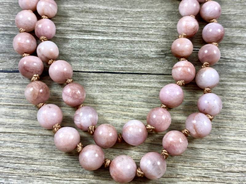 Lange Kunzit Handgeknüpfte Halskette Mit Mookait Nugget Anhänger Lange Kunzit Handgeknüpfte Halskette Mit Mookait Nugget Anhänger von LaVieEnRoseJewelry