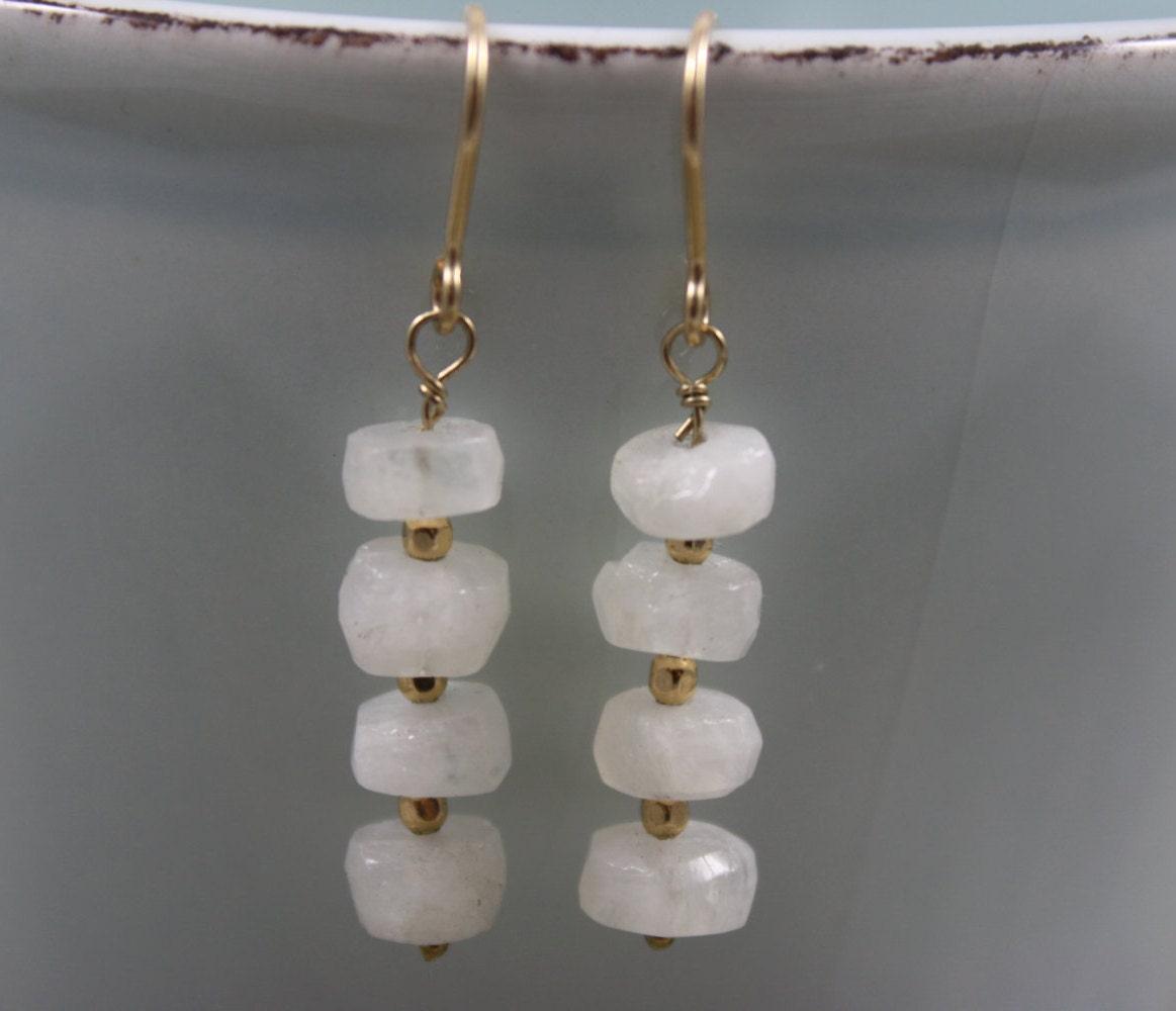 Mondstein Rondelle Ohrringe Mit Gold Gefüllt Akzent Perlen Mondstein Rondelle Ohrringe Mit Gold Gefüllt Akzent Perlen von LaVieEnRoseJewelry