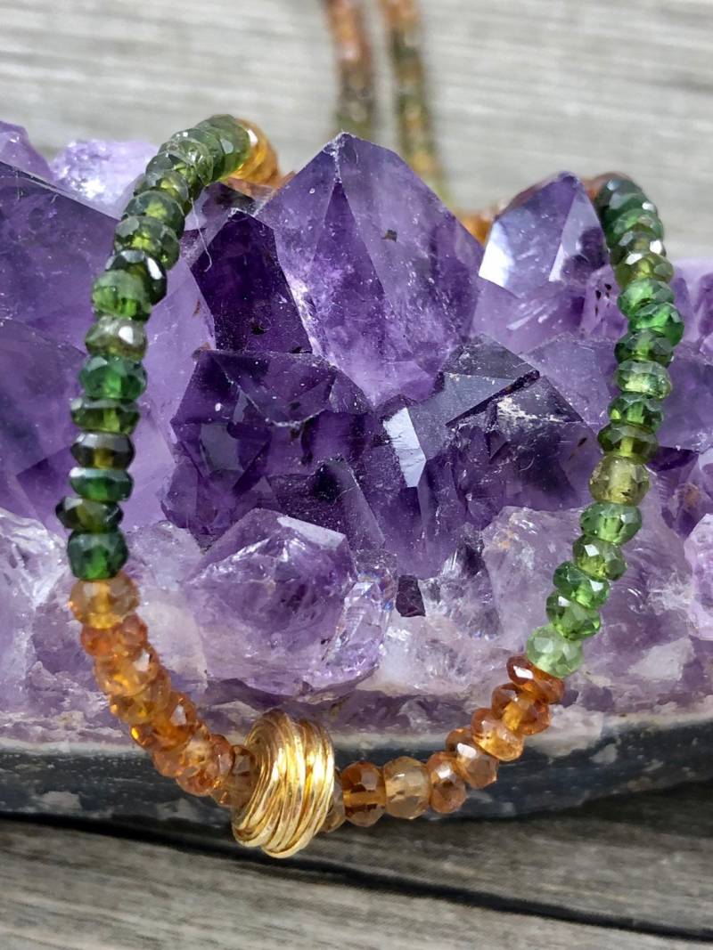Natürliche Petrol Turmalin Halskette Mit Gold Vermeil Draht Zylinder Perle/Nuancen Von Grün Oliv Und Honig Echte Edelsteine von LaVieEnRoseJewelry