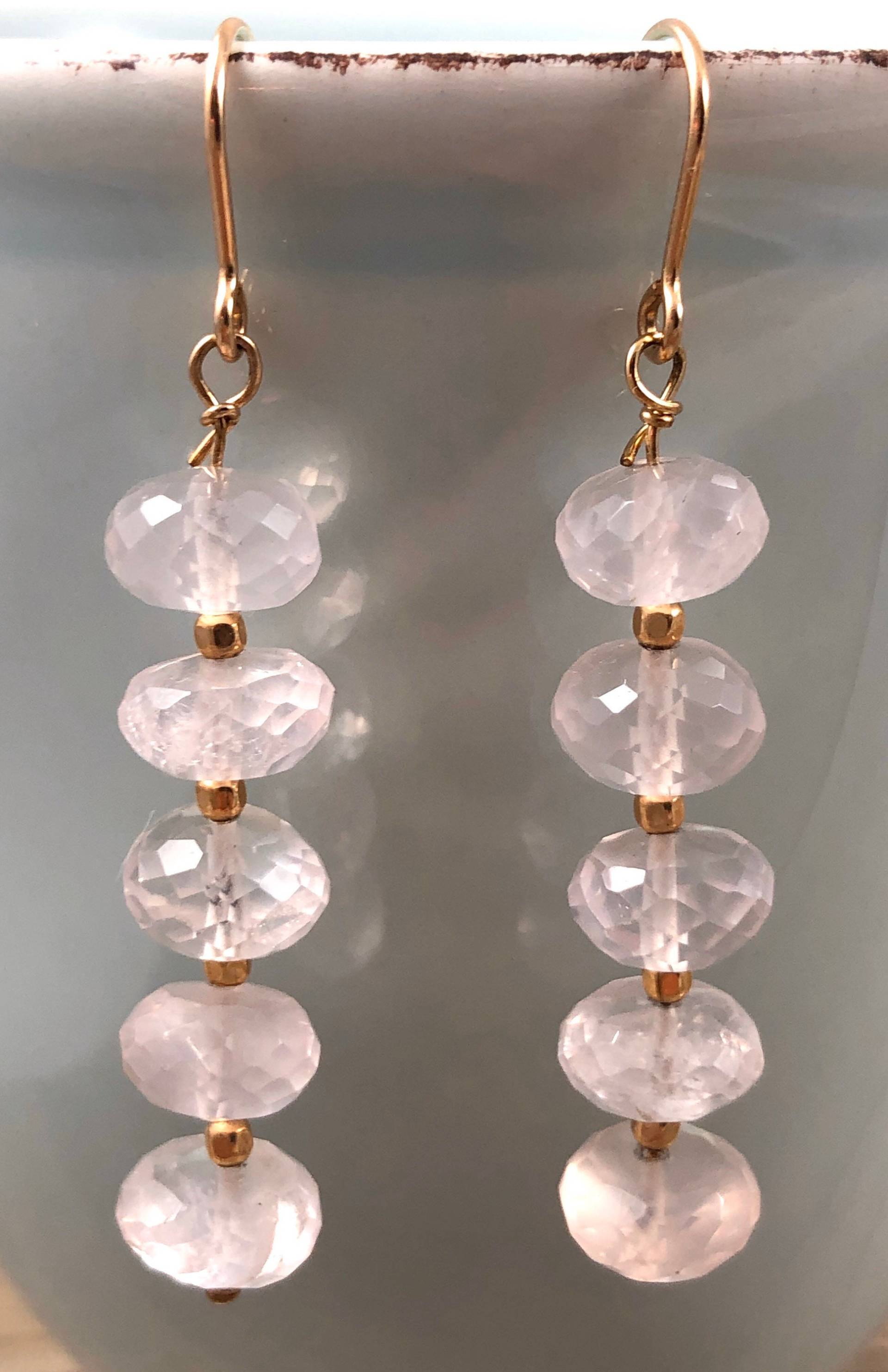 Rosenquarz Rondelle Ohrringe Mit Gold Gefüllt Akzent Perlen - Aaa Qualität Rosenquarz Rondelle Ohrringe Mit Gold Gefüllt Akzent Perlen - Aaa Qualität von LaVieEnRoseJewelry