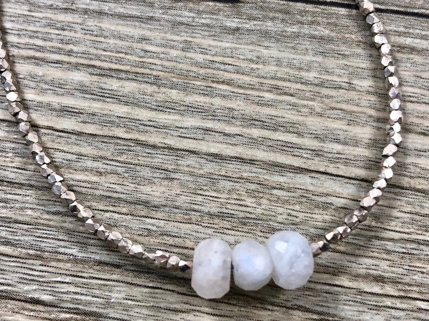 Trio Von Mondstone-Rondelles Auf Einer Sterling Silber Verblasste Halskette/Genuine Gemstone-Schmuck Trio Von Mondstone-Rondelles Auf Einer Sterling Silber Verblasste Halskette/Genuine Gemstone-Schmuck von LaVieEnRoseJewelry