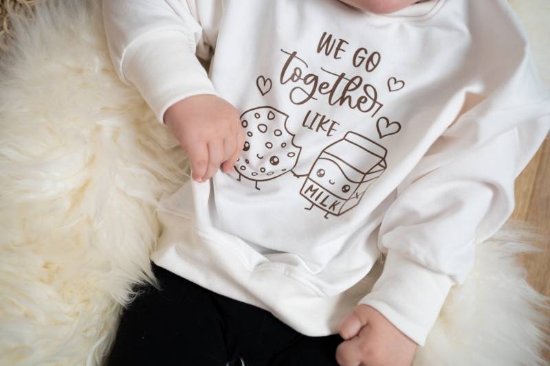 Oversize Sweatshirt Milk & Cookie in Creme Gr. 62/68 - 122/128 Kinder Sweater Baby Pulli Frontprint von Label1912