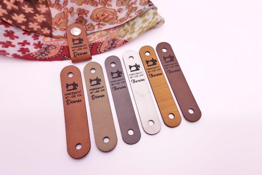 Falt-Labels Personalisiert Inkl. Schrauben/Nählabels Motiv Nähmaschine Falt-Labels Personalisiert Inkl. Schrauben/Nählabels Motiv Nähmaschine von LabelFabrik
