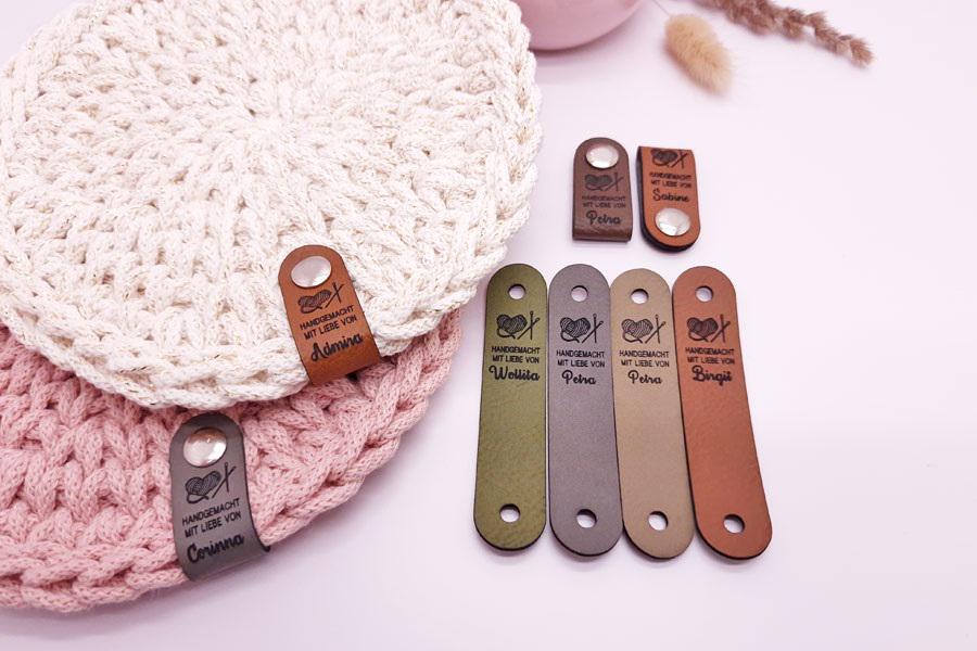Falt-Labels Personalisiert Inkl. Schrauben/Nählabels Motiv Strick-Liebe Falt-Labels Personalisiert Inkl. Schrauben/Nählabels Motiv Strick-Liebe von LabelFabrik