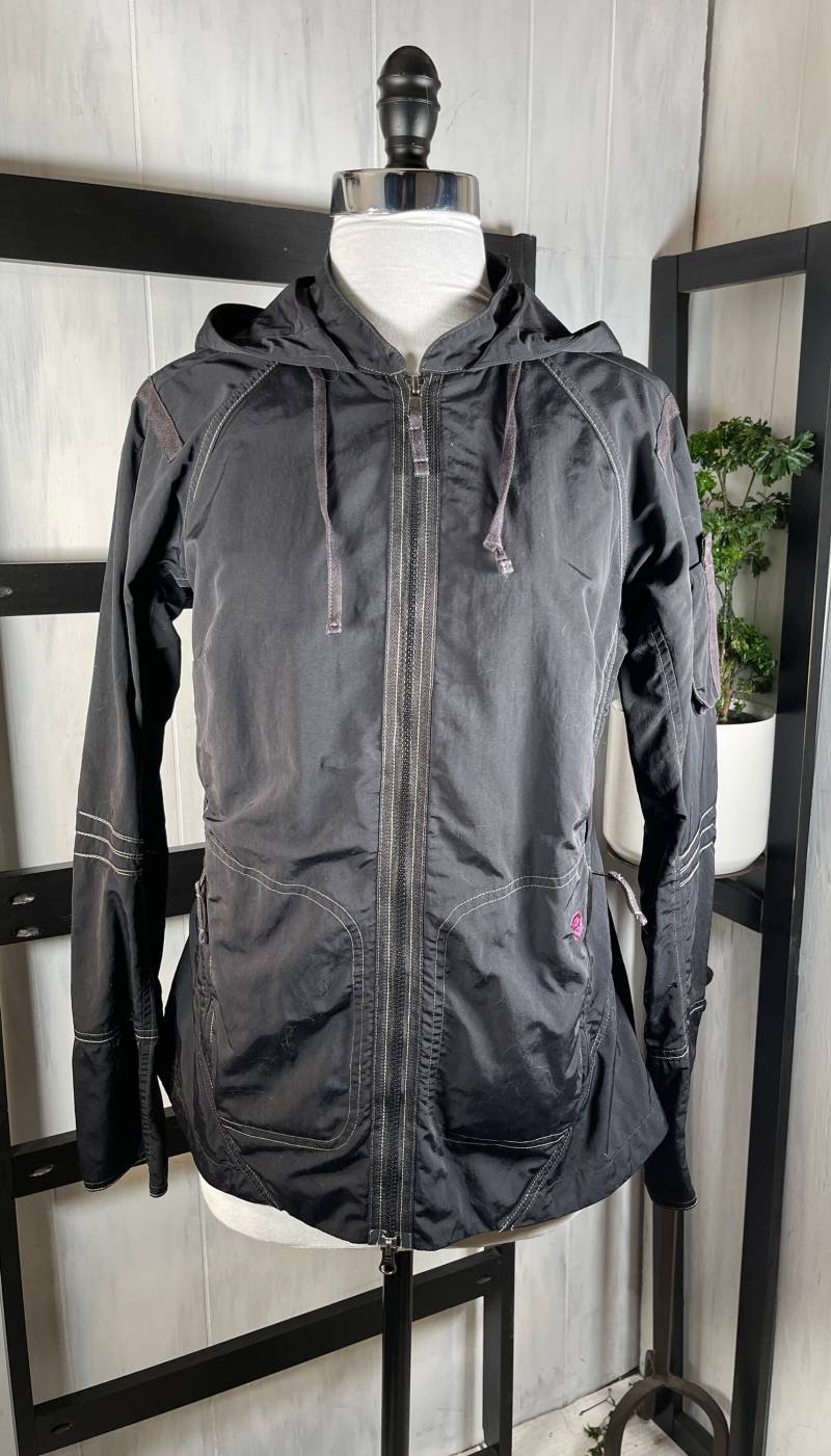 Retro Mountain Hardware Leichte Kapuze Schwarze Slim-Fit Leichte Jacke, Damengröße Small, A ++ Mint von LabelLoves