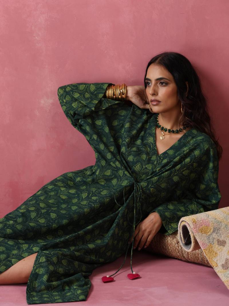 Grüner Geblümter Freesize-Kaftan von LabelRaasleela