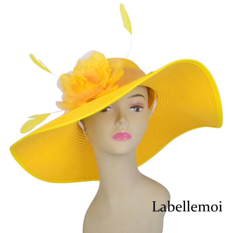 Exklusives Design Gelb Damen Große Kirche Ascot Derby Osterhut Sinamay Fascinator Hochzeitshut Stroh Strandhut Mit Feder Und Seidenblume von LabellemoiDesign