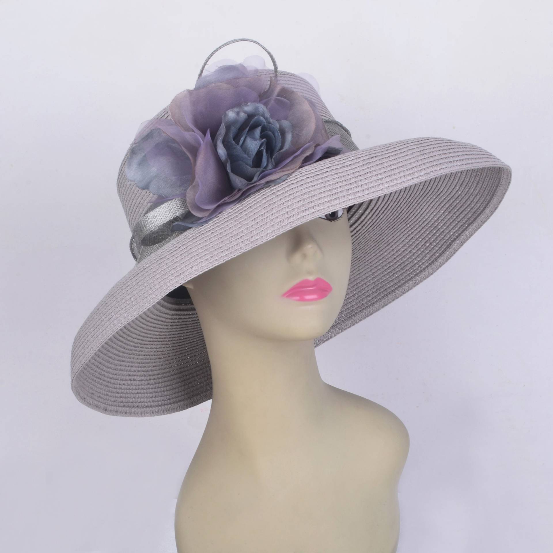 Neu Retro Design Grauer Kentucky Derby Hut Ascot Rennen Hochzeit Fascinator Mit Sinamay Bändern & Seidenblume von LabellemoiDesign