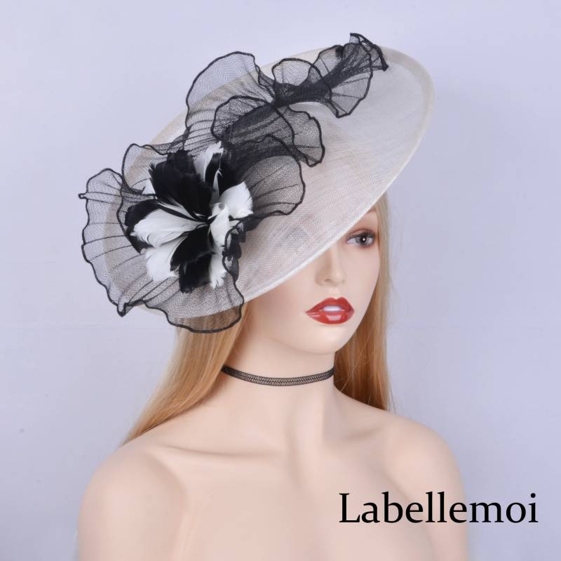Sinamay Fascinator Hatinator Schwarz & Weißer Kentucky Derby Hut von LabellemoiDesign