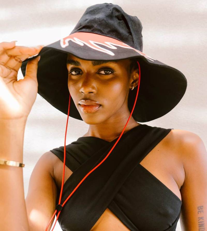 Labelrail x Eva Apio - Anglerhut in Schwarz mit Flammenprint von Labelrail