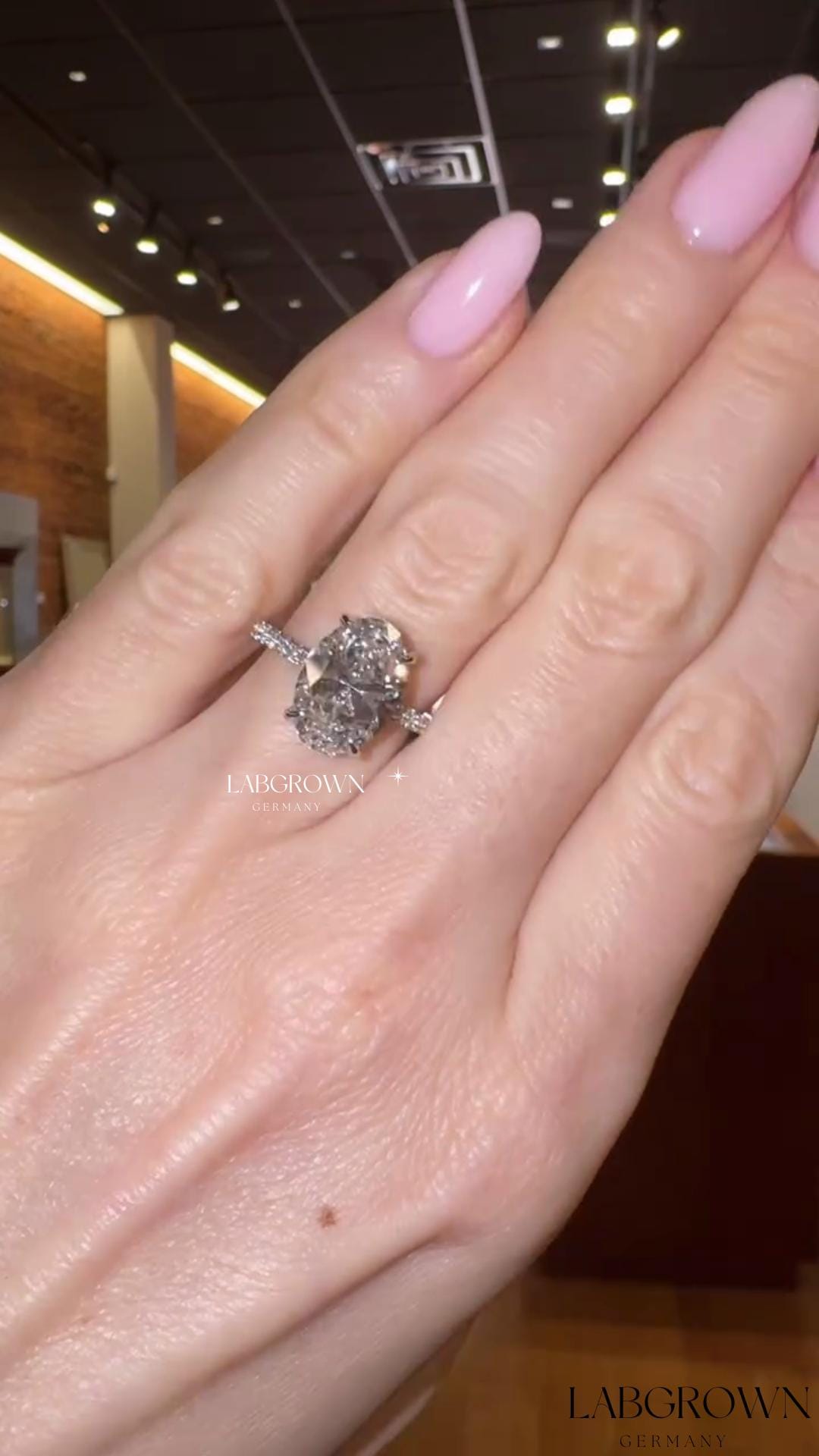 Echtes Labor Gewachsene Ovalschliff-Diamant Pave Set Hochzeit Brautring Igi Zertifiziert 4Ct Ovalschliff Brilliant Lab Diamant Konfliktfrei von LabgrownGermany