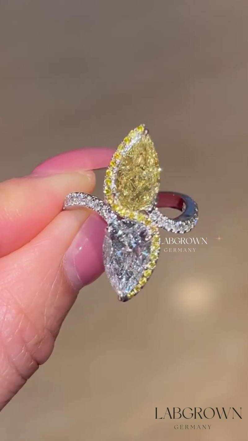 Gelbe Birne Geschnitten Halb Halo Toi Et Moi Antique Style Ring, Halbe Eternity Band Kathedrale Einstellung Designer Ehering, Luxusring von LabgrownGermany