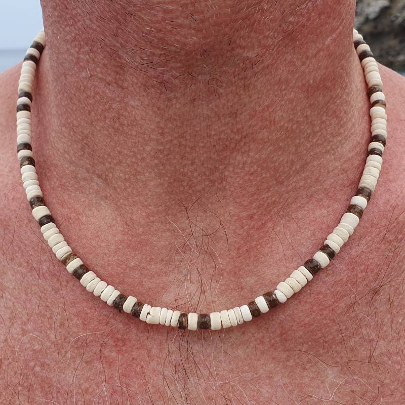 Handgefertigte Surfer Holzkette in Natur Und Braun Für Männer, Männerkette Aus Kokosperlen, Boho Style, Männerschmuck von Lacaska