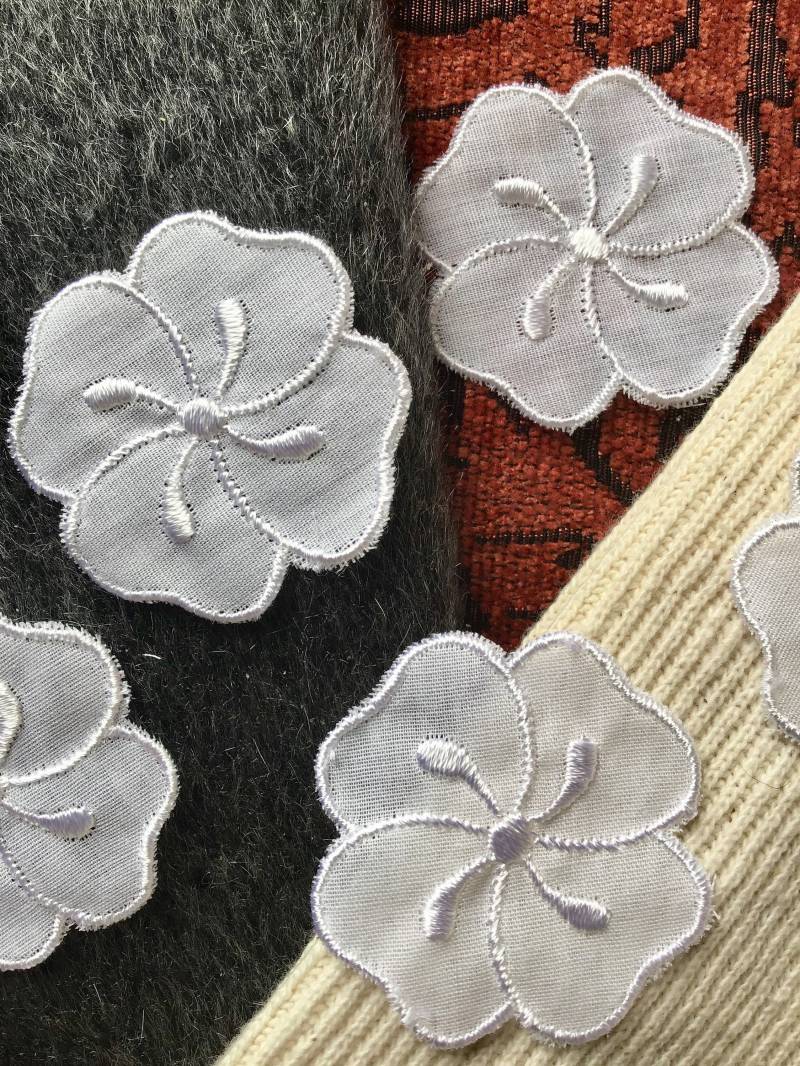 Reinweiss Blumen Stickerei Stoff Applikation Nähen Patch Großverkauf #5127 von LaceApplique