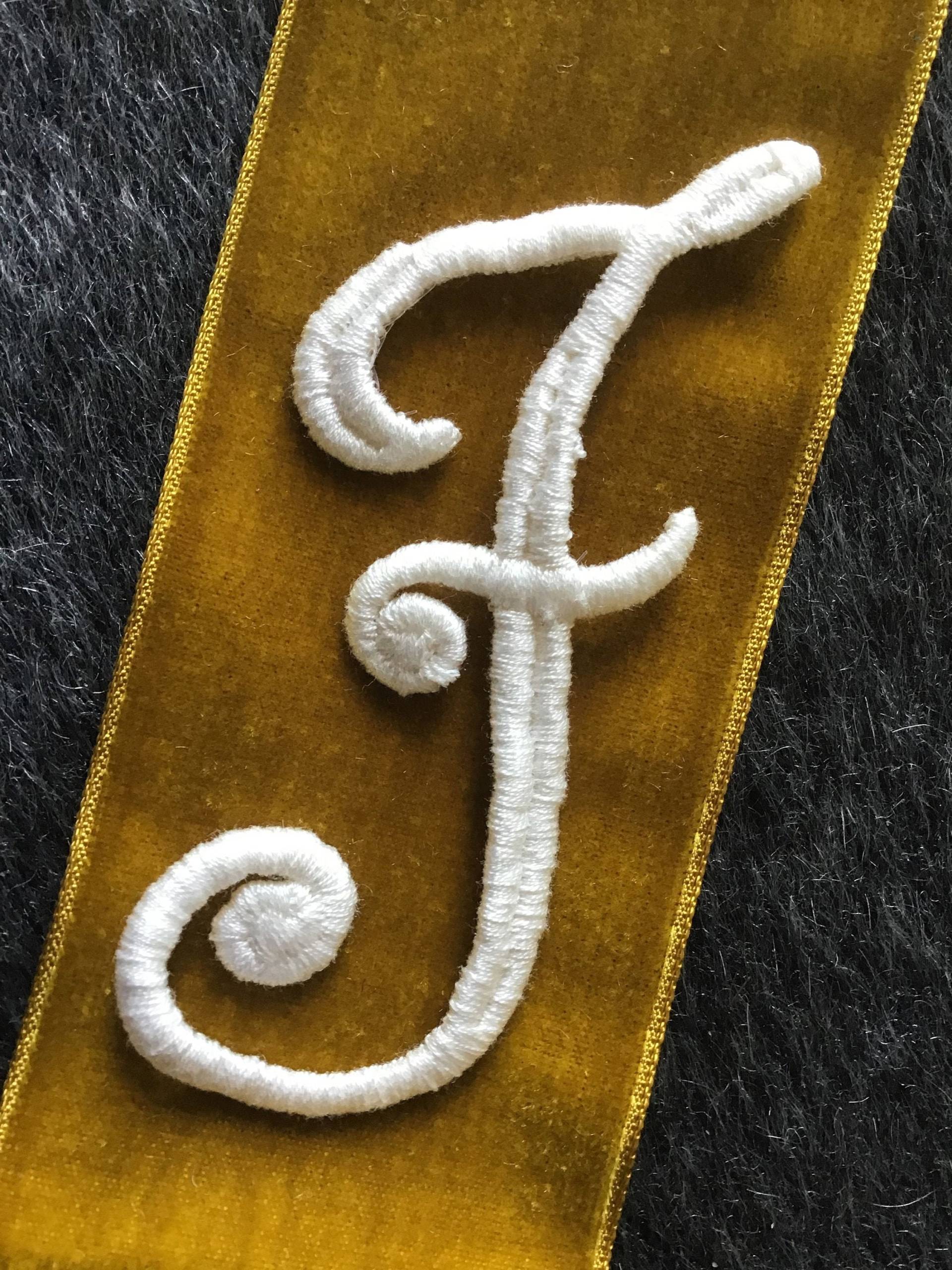 Venedig-Cursive Buchstabe F Weiß Aufbügler Zum Aufbügeln Applikation Für Craft Verschönerungen Wort Aufnäher Kleidung, Hüte, Taschen Gestickter #5048 von LaceApplique