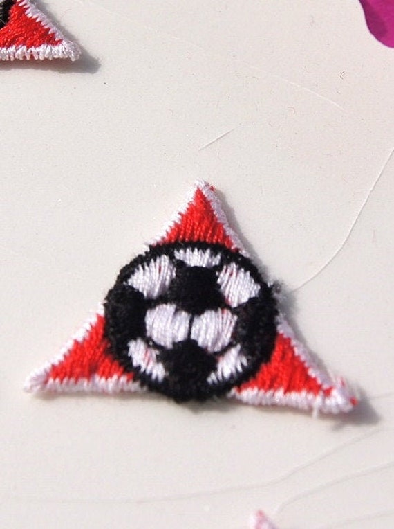 Vintage Stickapplikation, 1960Er Jahre Rot Schwarz Weiß Fußball Aufnäher Stickerei Applikationen Großverkauf - Nähen, Basteln, #5080 von LaceApplique
