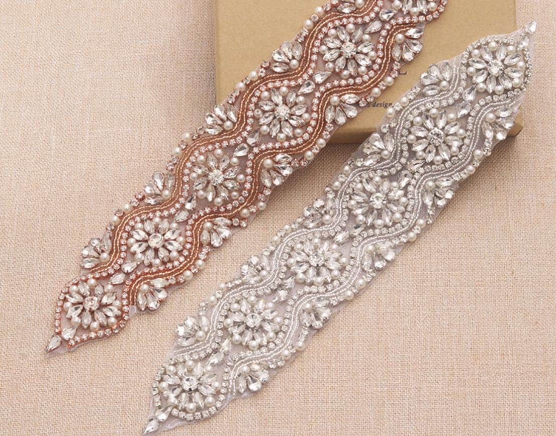 Wunderschöne Schärpe-Applikation, Strass-Hochzeitsschärpe, Zum Aufbügeln, Brautschärpe, Accessoires, Brautschärpen, Hochzeitsgürtel von LaceBijouxabc