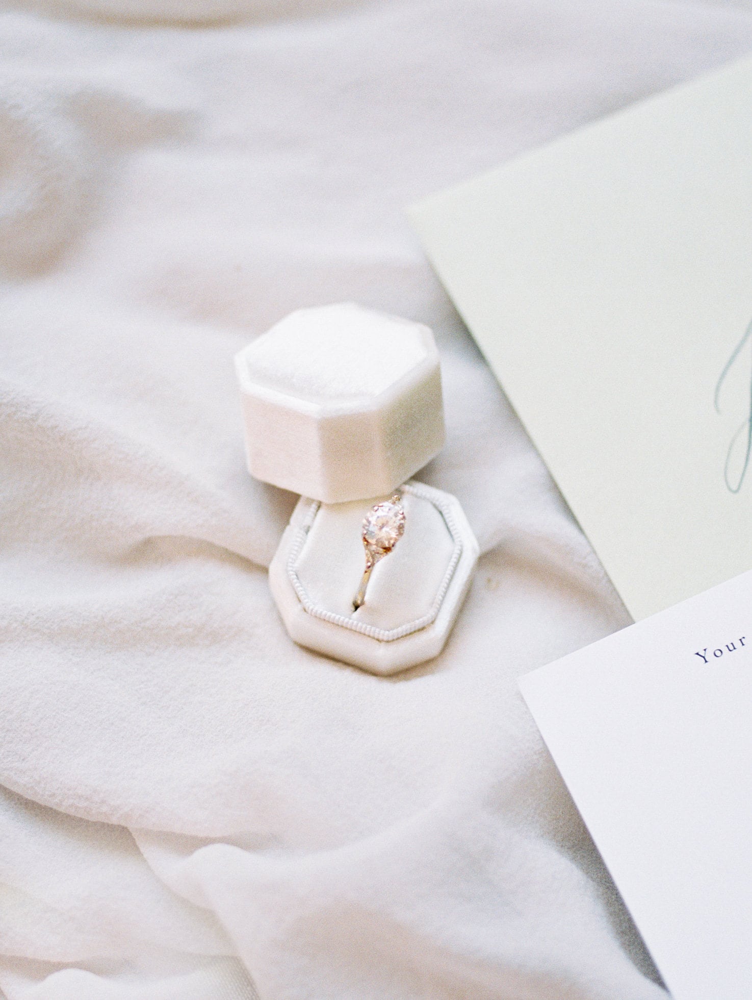 Weiß Samt Ring Box, Vorschlag Verlobungsring Hochzeit Vintage Hochzeitsgeschenk Weiß Samt Ring Box, Vorschlag Verlobungsring Hochzeit Vintage Hochzeitsgeschenk von LaceByrd
