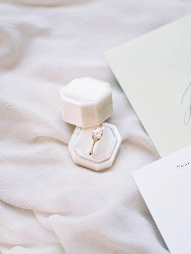 Weiß Samt Ring Box, Vorschlag Verlobungsring Hochzeit Vintage Hochzeitsgeschenk Weiß Samt Ring Box, Vorschlag Verlobungsring Hochzeit Vintage Hochzeitsgeschenk von LaceByrd