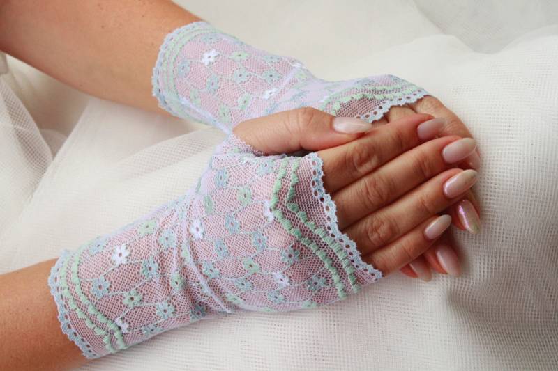 Florale Spitze Armstulpen - Hellblau & Grün von LaceDesignCrafts